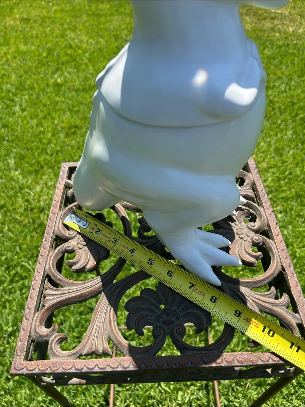 N/A white ceramic